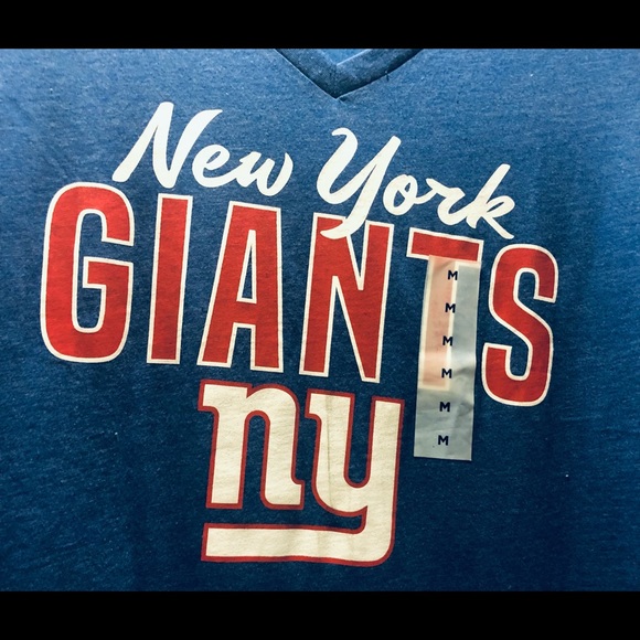 NFL Tops - ⭐️NWT⭐️Womens NY Giants V-Neck T-Shirt⭐️